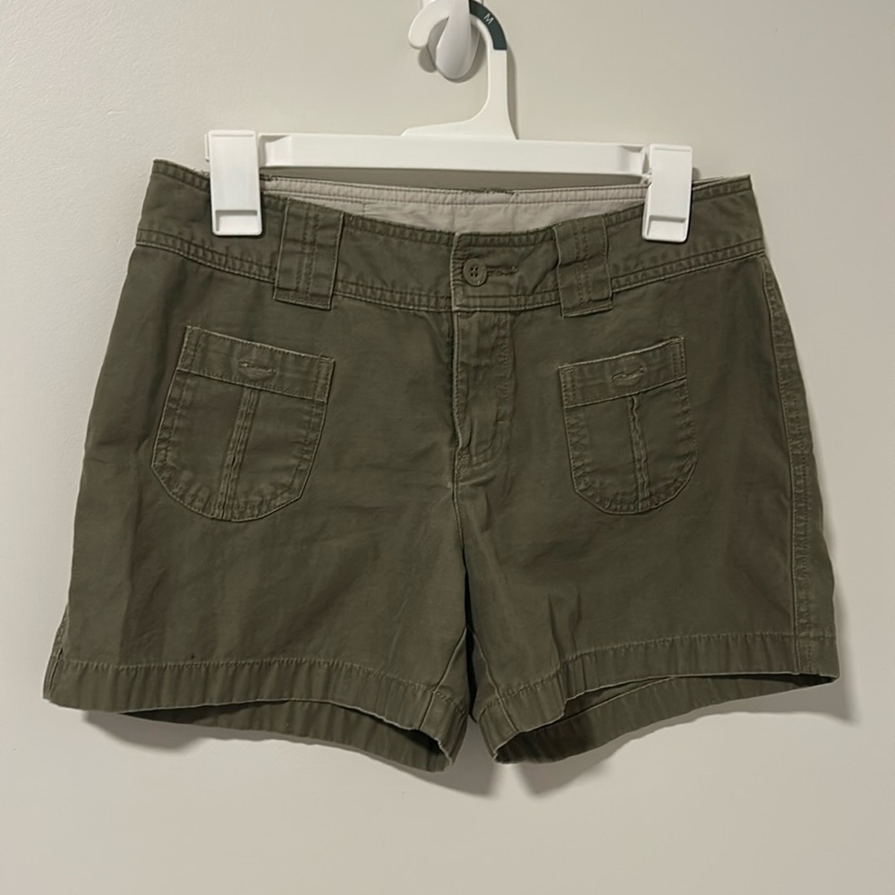 North Face Army Green Pocket Front Shorts Size 4